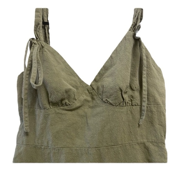 Small‎ women’s olive green dress w ruffles - Picture 2 of 3